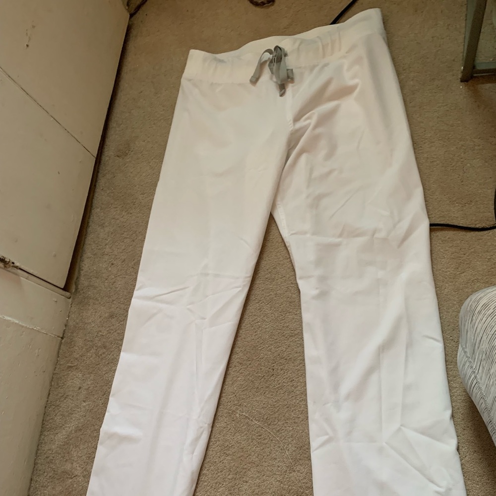 Figs White Scrub Bottom